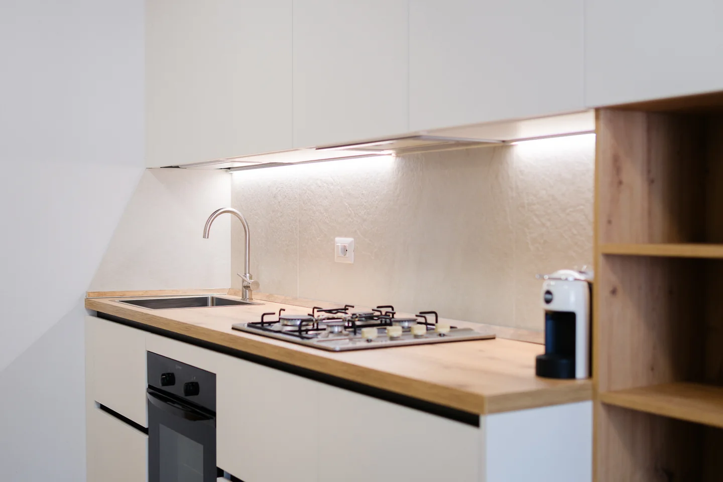 La cucina e la zona caffè di Genziana